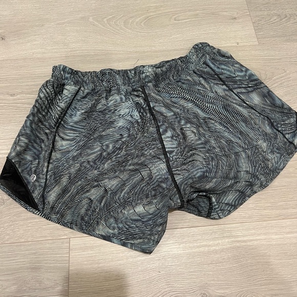 Lululemon Hotty Hot Low-Rise Lined Short - Picture 1 of 4
